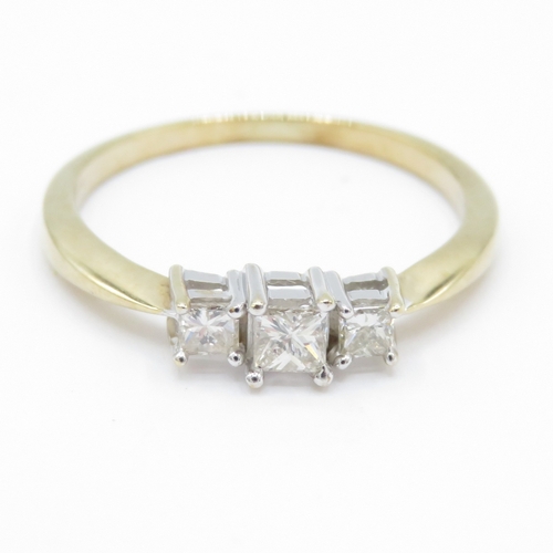 12 - 9ct gold princess cut diamond trilogy ring (1.5g) Size M