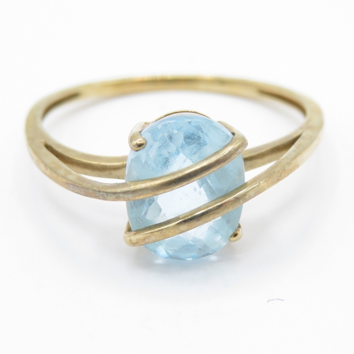 40 - 9ct gold blue topaz dress ring (1.9g) Size P 1/2