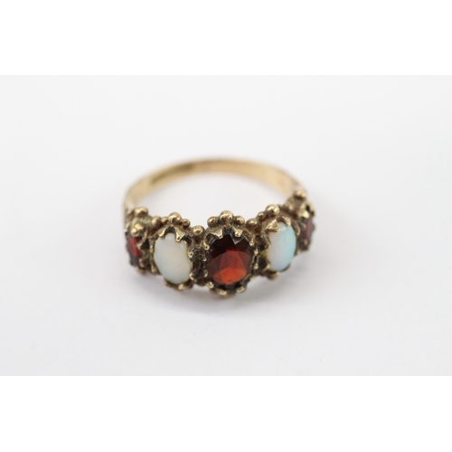 1 - 9ct gold opal garnet five-stone ring (3.6g) Size N