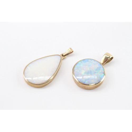 10 - 2x 9ct gold opal pendants (5.2g)