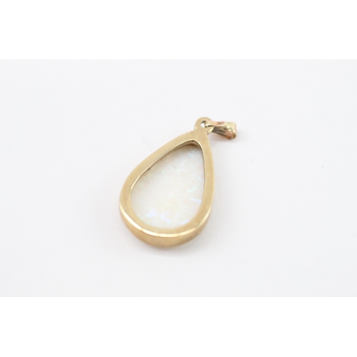 10 - 2x 9ct gold opal pendants (5.2g)