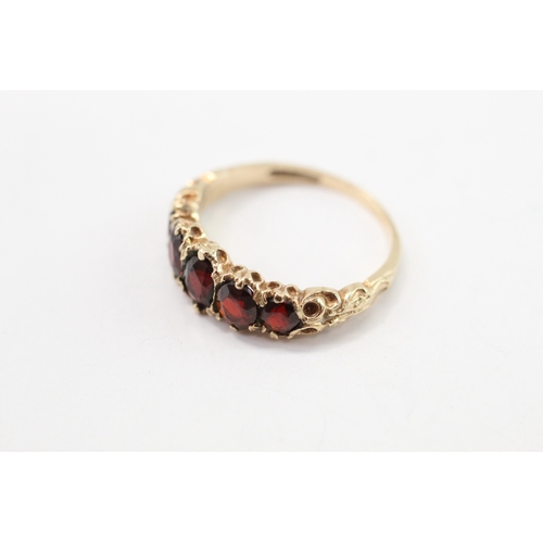 11 - 9ct gold garnet five-stone ring (2.8g) Size P