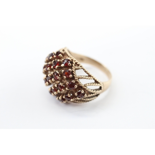 18 - 9ct gold garnet cluster cocktail ring (6.9g) Size O