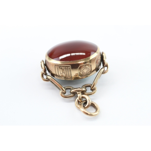 20 - 9ct gold malachite carnelian swivel fob (13g)