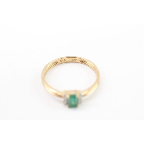 22 - 9ct gold emerald diamond ring (1.5g) Size Q