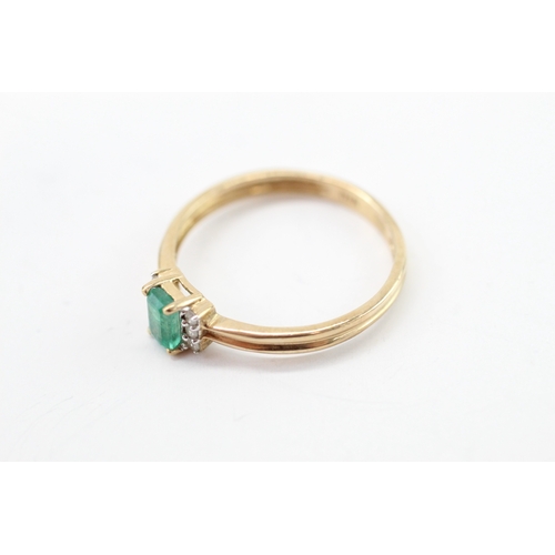 22 - 9ct gold emerald diamond ring (1.5g) Size Q