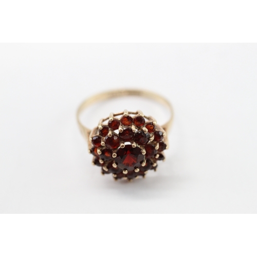 28 - 9ct gold garnet cluster ring (2.9g) Size O