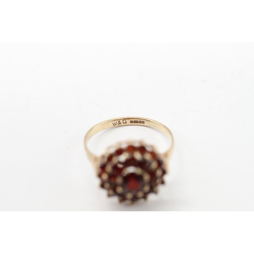28 - 9ct gold garnet cluster ring (2.9g) Size O