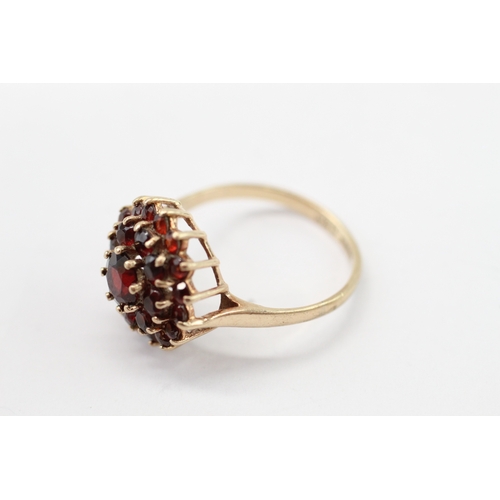 28 - 9ct gold garnet cluster ring (2.9g) Size O