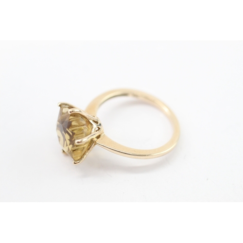 33 - 10ct gold fancy cut citrine cocktail ring (2.5g) Size J 1/2