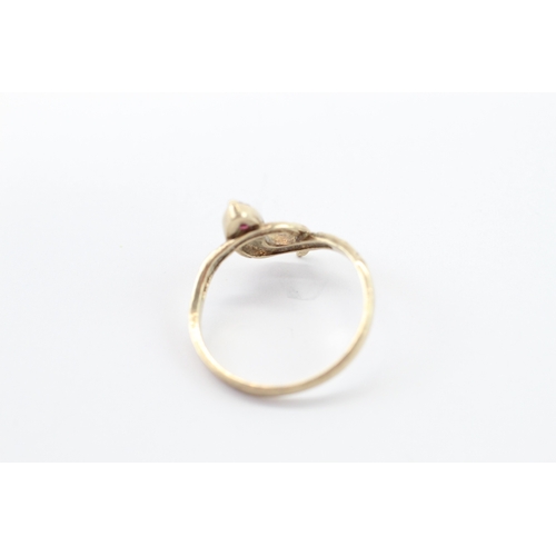 38 - 9ct gold vintage garnet snake ring (1.4g) Size K