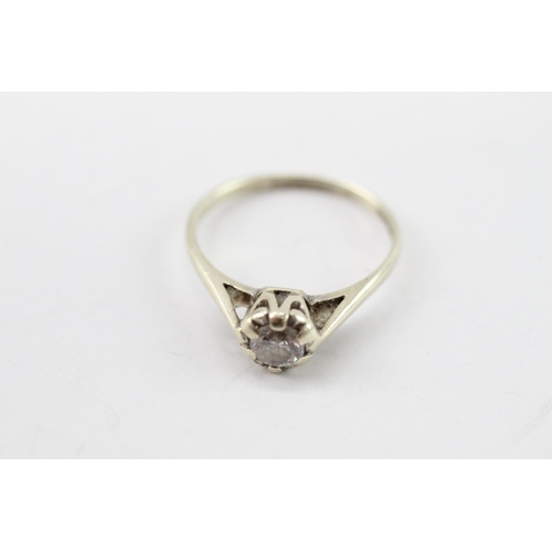 39 - 9ct gold diamond solitaire ring (1.9g) Size M