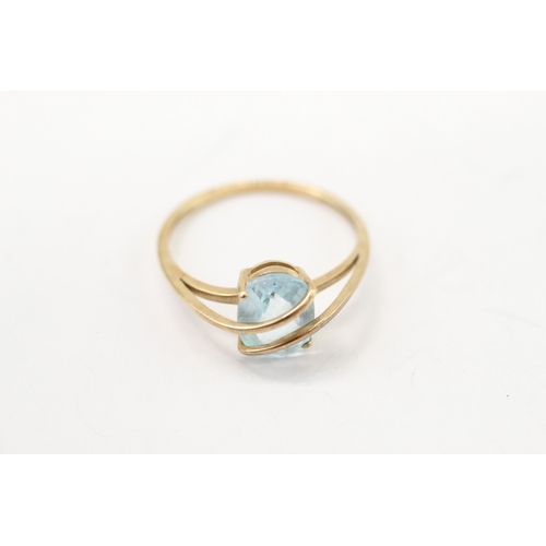 40 - 9ct gold blue topaz dress ring (1.9g) Size P 1/2