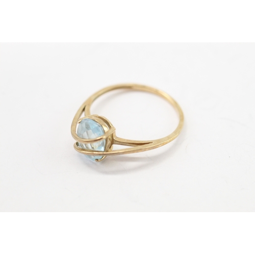 40 - 9ct gold blue topaz dress ring (1.9g) Size P 1/2