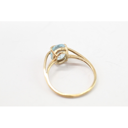 40 - 9ct gold blue topaz dress ring (1.9g) Size P 1/2