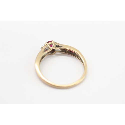 41 - 9ct gold ruby diamond dress ring (1.9g) Size O 1/2