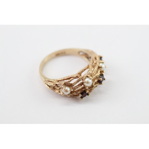 47 - 9ct gold garnet cultured pearl ring (3.6g) Size O