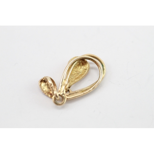52 - 14ct gold enamel pendant (1.8g)