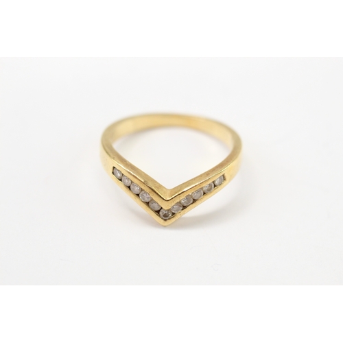 6 - 18ct gold diamond wishbone ring (4g) Size N 1/2