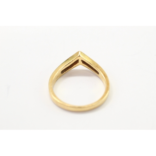 6 - 18ct gold diamond wishbone ring (4g) Size N 1/2