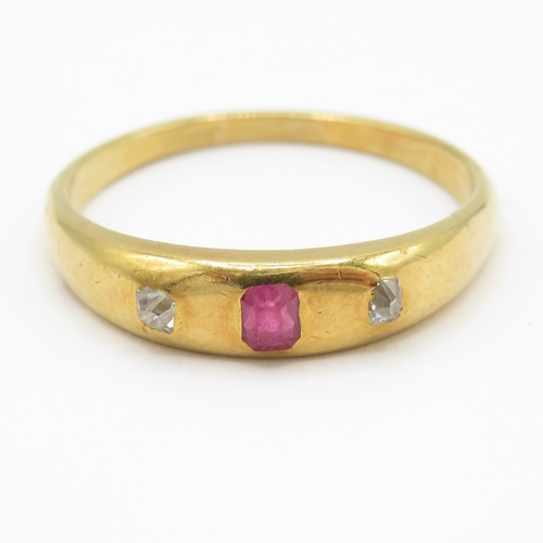 17 - 15ct gold antique ruby diamond flush set ring (3.1g) Size O