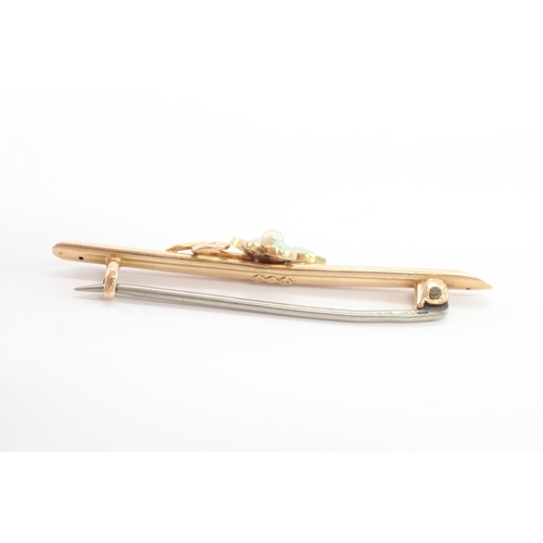 10 - 15ct gold opal diamond seed pearl flower brooch (2.6g)