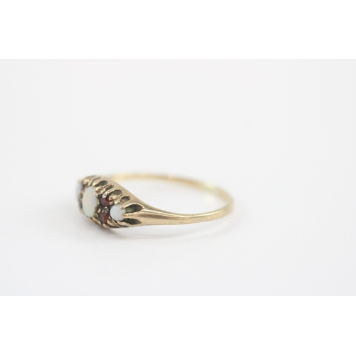11 - 9ct gold opal garnet boat ring (1.3g) Size N