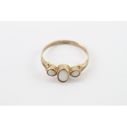 16 - 9ct gold opal trilogy ring (1.36g) Size N