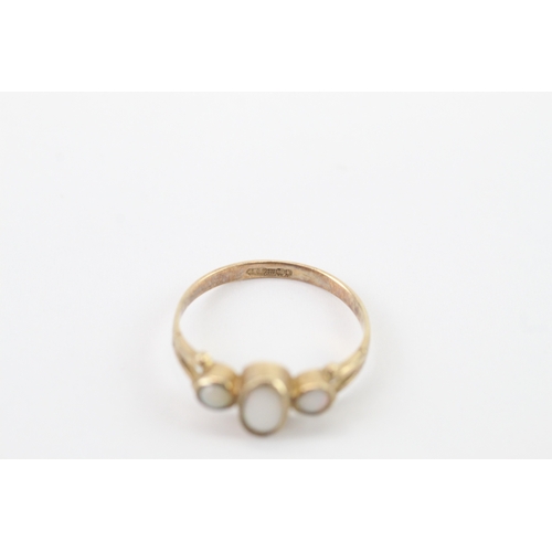 16 - 9ct gold opal trilogy ring (1.36g) Size N