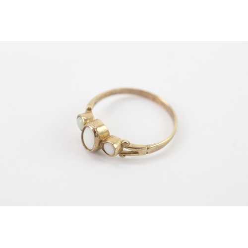 16 - 9ct gold opal trilogy ring (1.36g) Size N