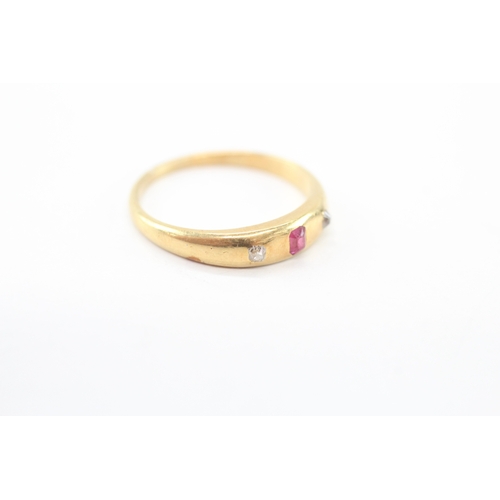 17 - 15ct gold antique ruby diamond flush set ring (3.1g) Size O