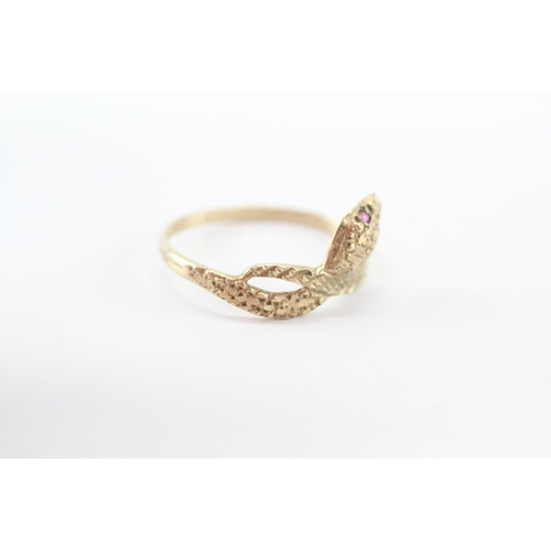 20 - 9ct gold ruby eye snake ring (1.1g) Size O