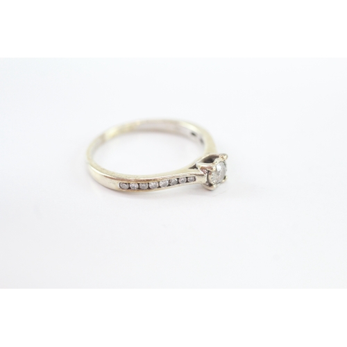 25 - 9ct gold diamond ring (2.1g) Size O