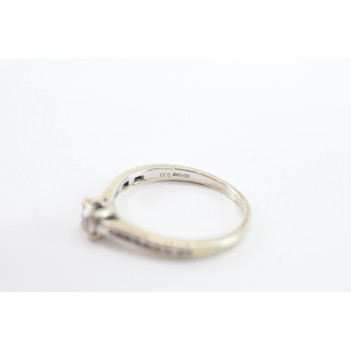 25 - 9ct gold diamond ring (2.1g) Size O
