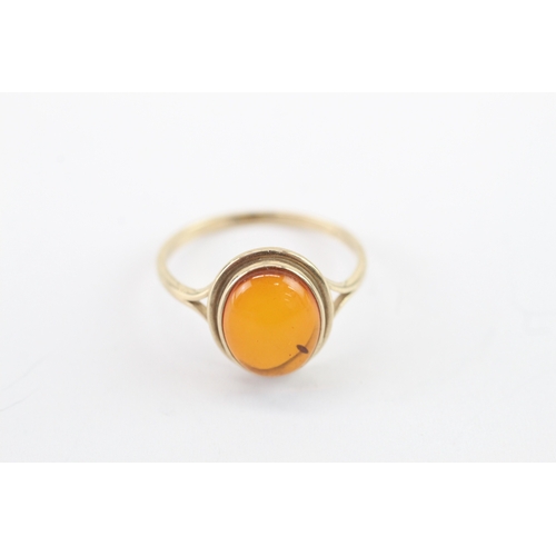34 - 9ct gold amber cabochon solitaire ring (1.5g) Size L 1/2