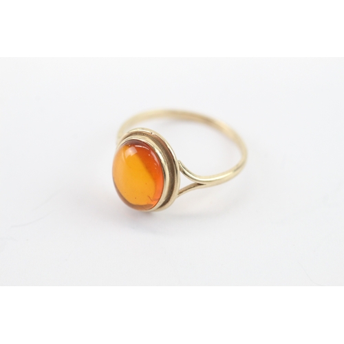 34 - 9ct gold amber cabochon solitaire ring (1.5g) Size L 1/2