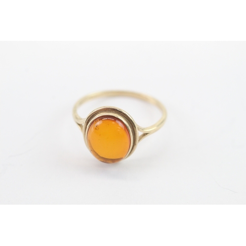 34 - 9ct gold amber cabochon solitaire ring (1.5g) Size L 1/2
