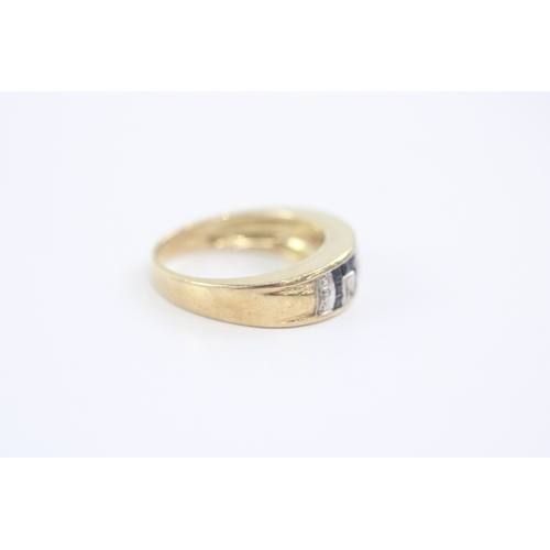 36 - 9ct gold sapphire diamond dress ring (3.1g) Size I