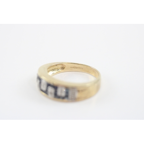 36 - 9ct gold sapphire diamond dress ring (3.1g) Size I