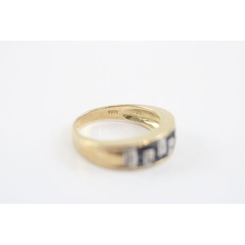 36 - 9ct gold sapphire diamond dress ring (3.1g) Size I