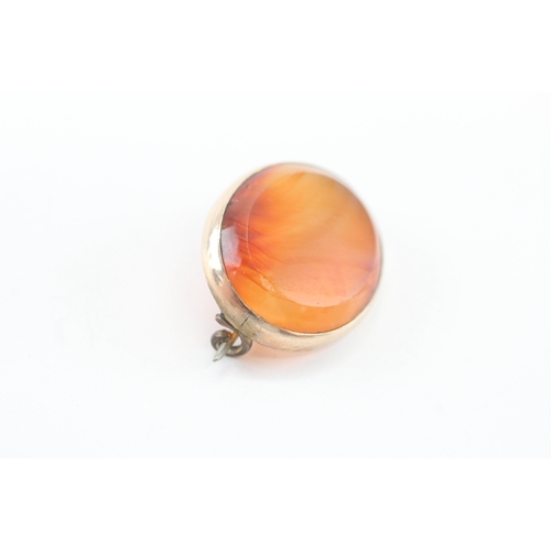 46 - 9ct gold antique agate brooch (3.3g)