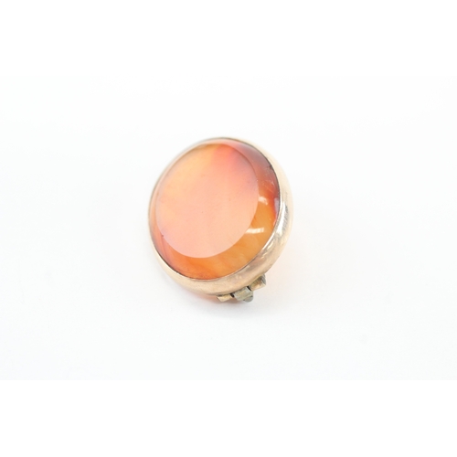 46 - 9ct gold antique agate brooch (3.3g)