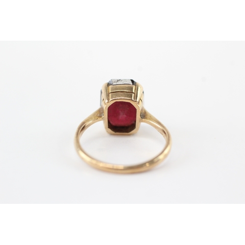 52 - 9ct gold garnet solitaire ring (3.1g) Size L 1/2