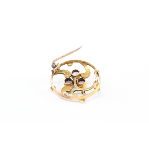 55 - 9ct gold amethyst split pearl brooch (3.4g)