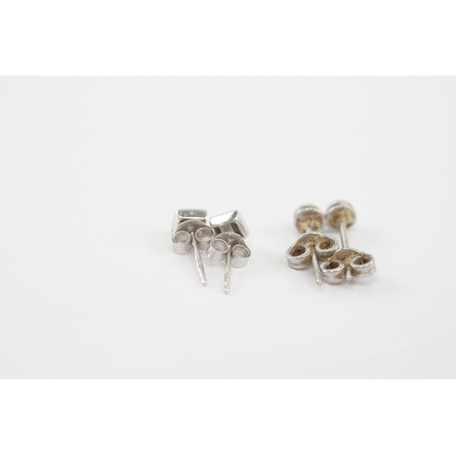 57 - 2x 9ct white gold diamond stud earrings (1.4g)