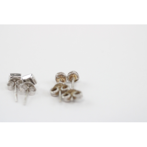 57 - 2x 9ct white gold diamond stud earrings (1.4g)