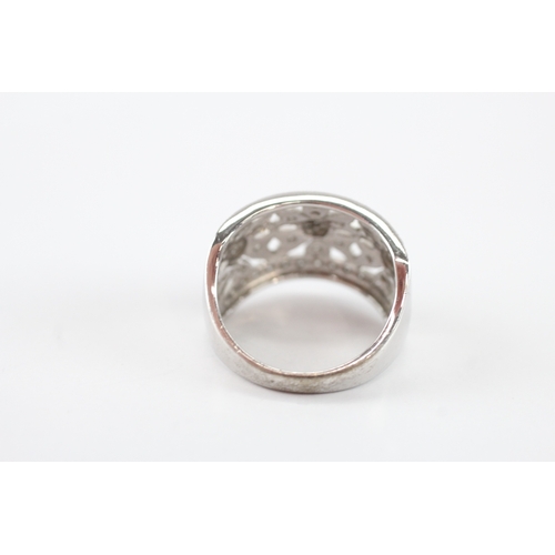 58 - 9ct white gold diamond dress ring (5g) Size O