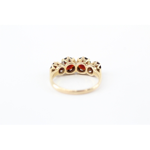 7 - 9ct gold garnet four stone ring (2.9g) Size O 1/2