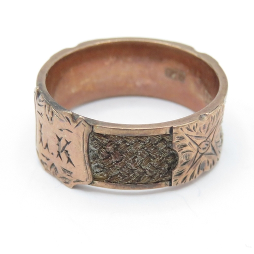 30 - 9ct gold mourning hairwork ring (2.7g) Size O 1/2