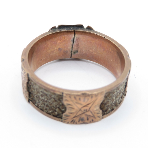 30 - 9ct gold mourning hairwork ring (2.7g) Size O 1/2